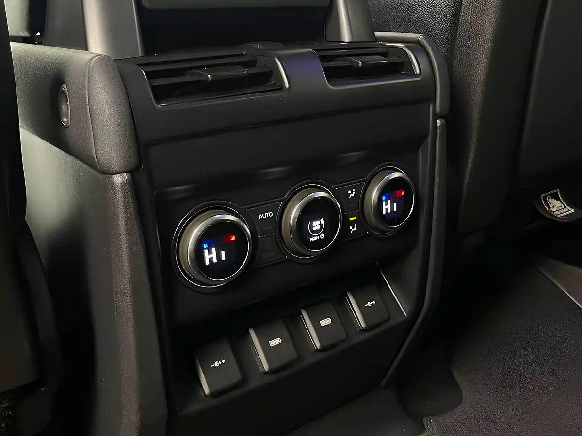 Used 2020 Land Rover Defender Se Black - Interior and Exterior details 12
