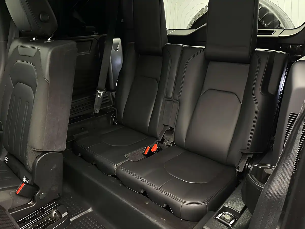 Used 2020 Land Rover Defender Se Black - Interior and Exterior details 13