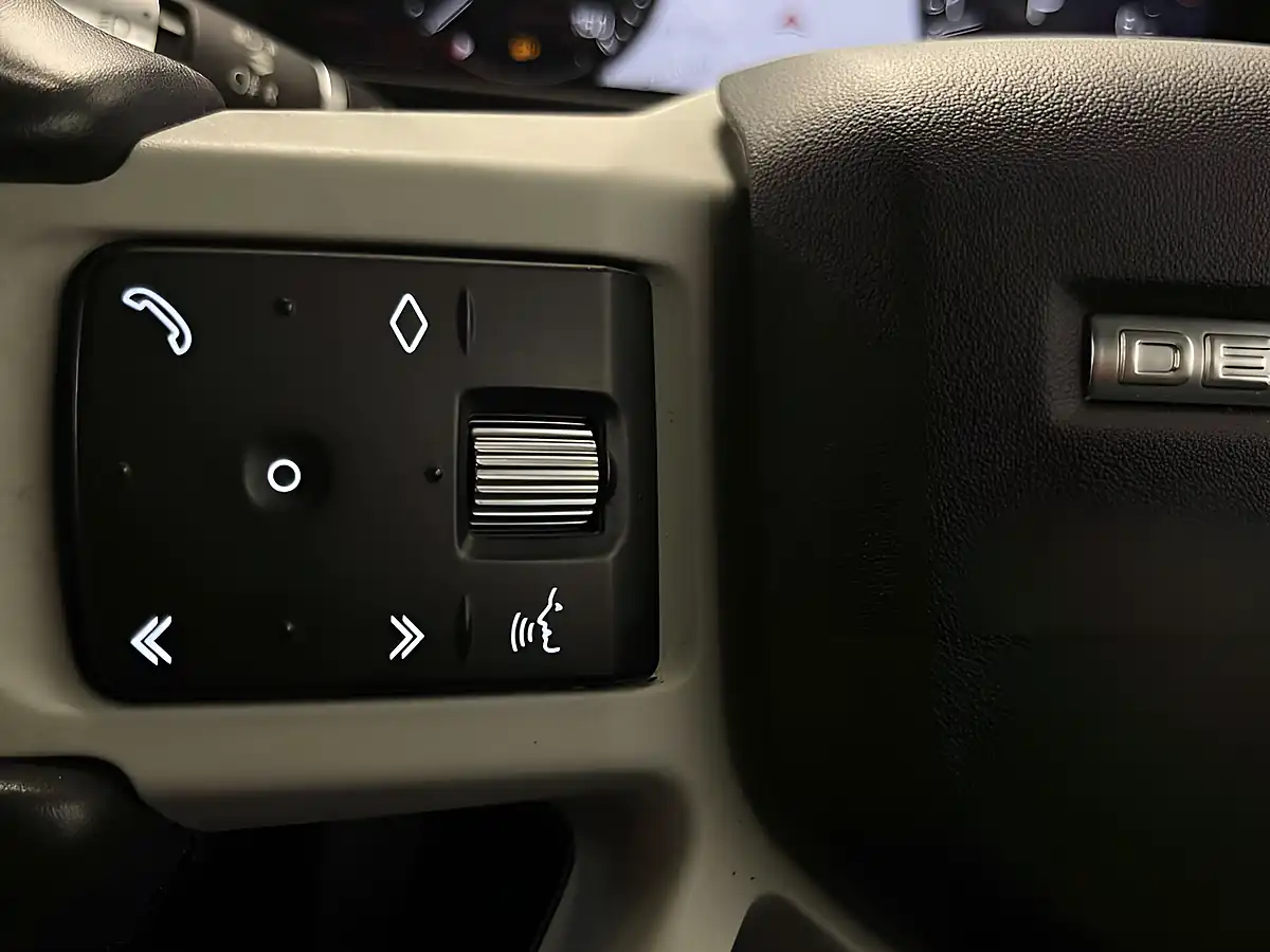 Used 2020 Land Rover Defender Se Black - Interior and Exterior details 17