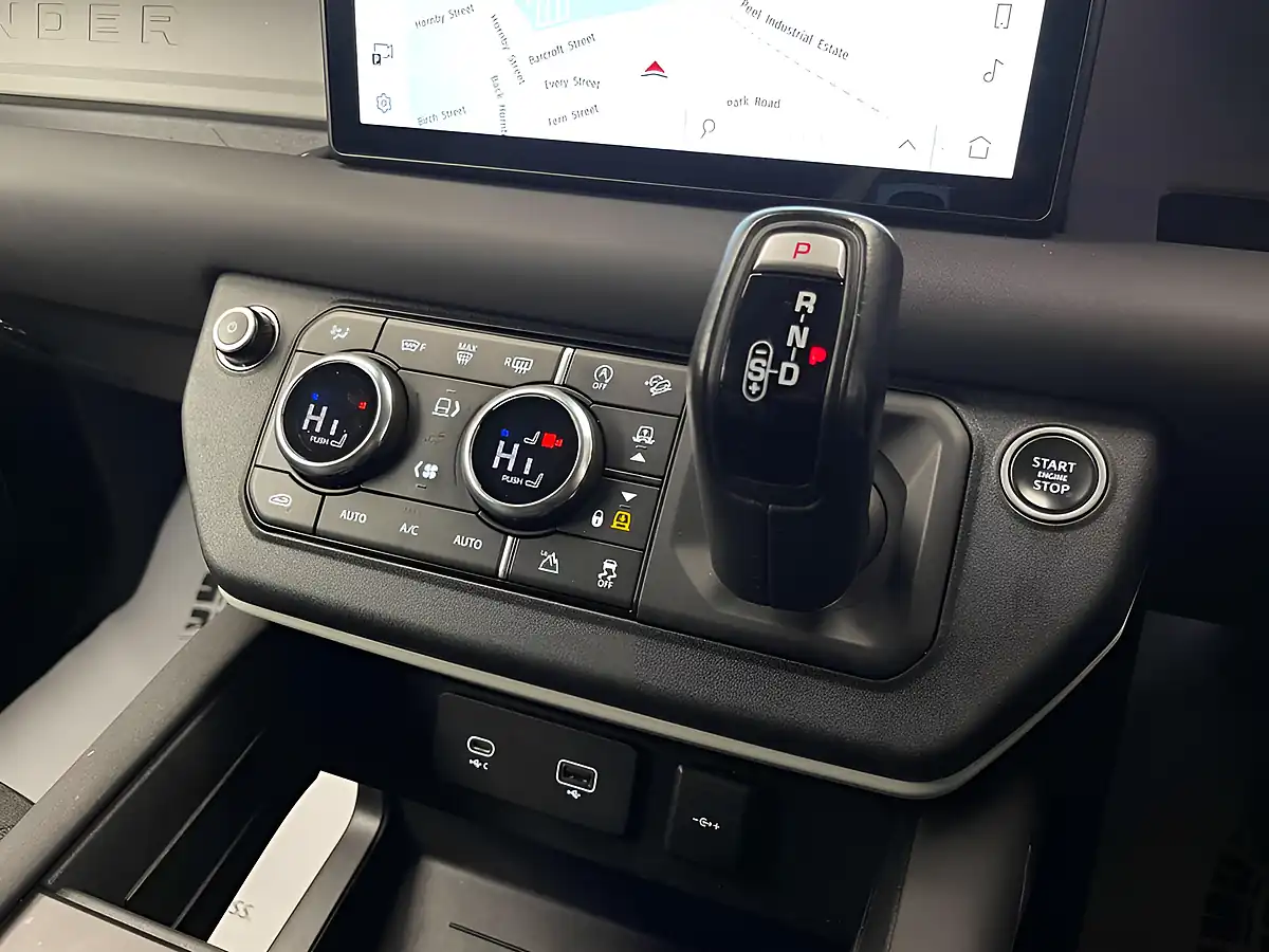 Used 2020 Land Rover Defender Se Black - Interior and Exterior details 19