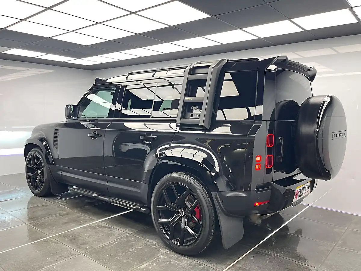 Used 2020 Land Rover Defender Se Black - Interior and Exterior details 7
