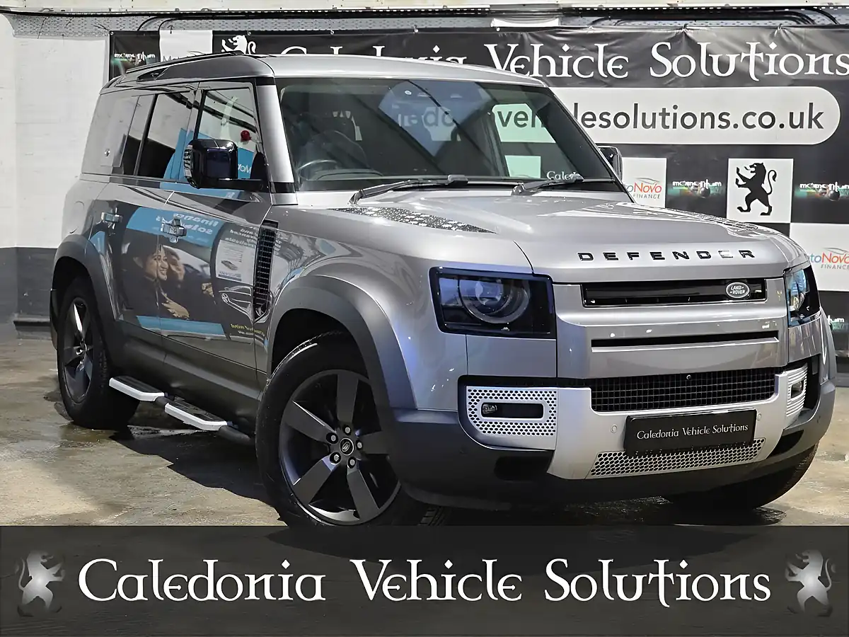 Used 2020 Land Rover Defender Se Grey - Front View