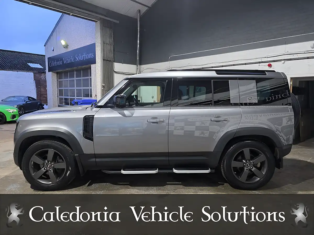 Used 2020 Land Rover Defender Se Grey - Interior and Exterior details 11
