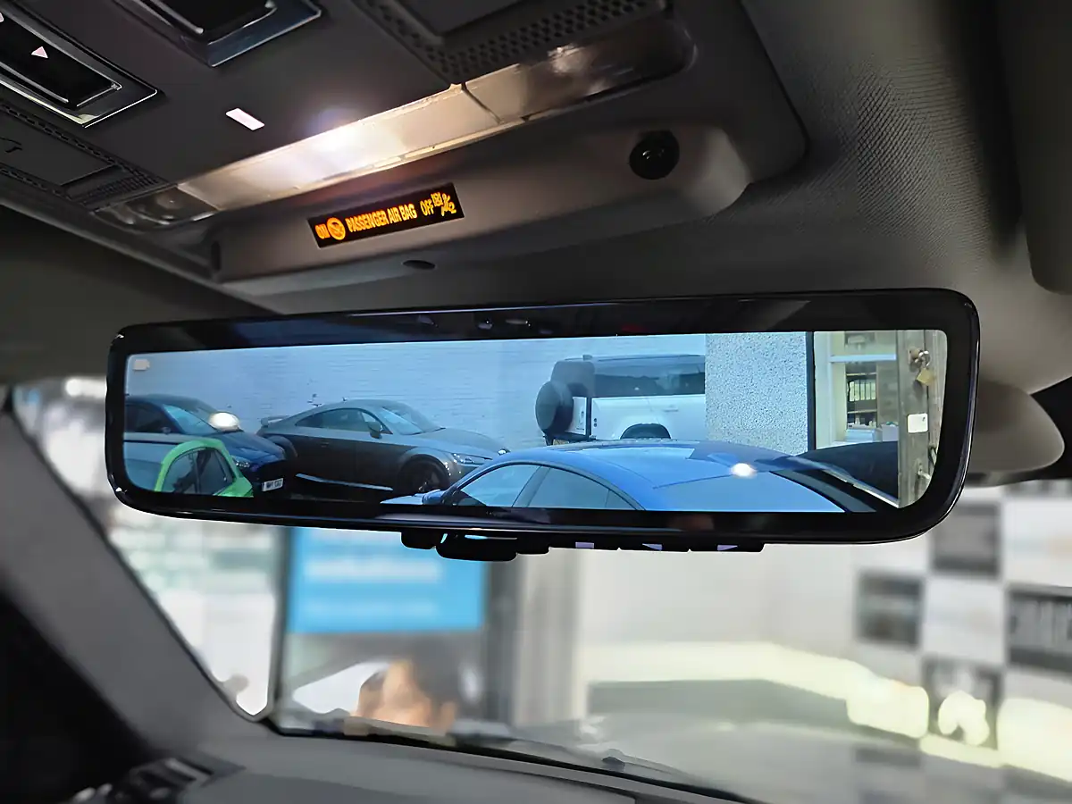 Used 2020 Land Rover Defender Se Grey - Interior and Exterior details 14