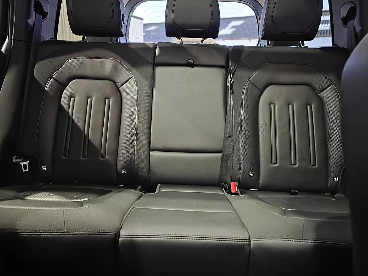 Used 2020 Land Rover Defender Se Grey - Interior and Exterior details 16