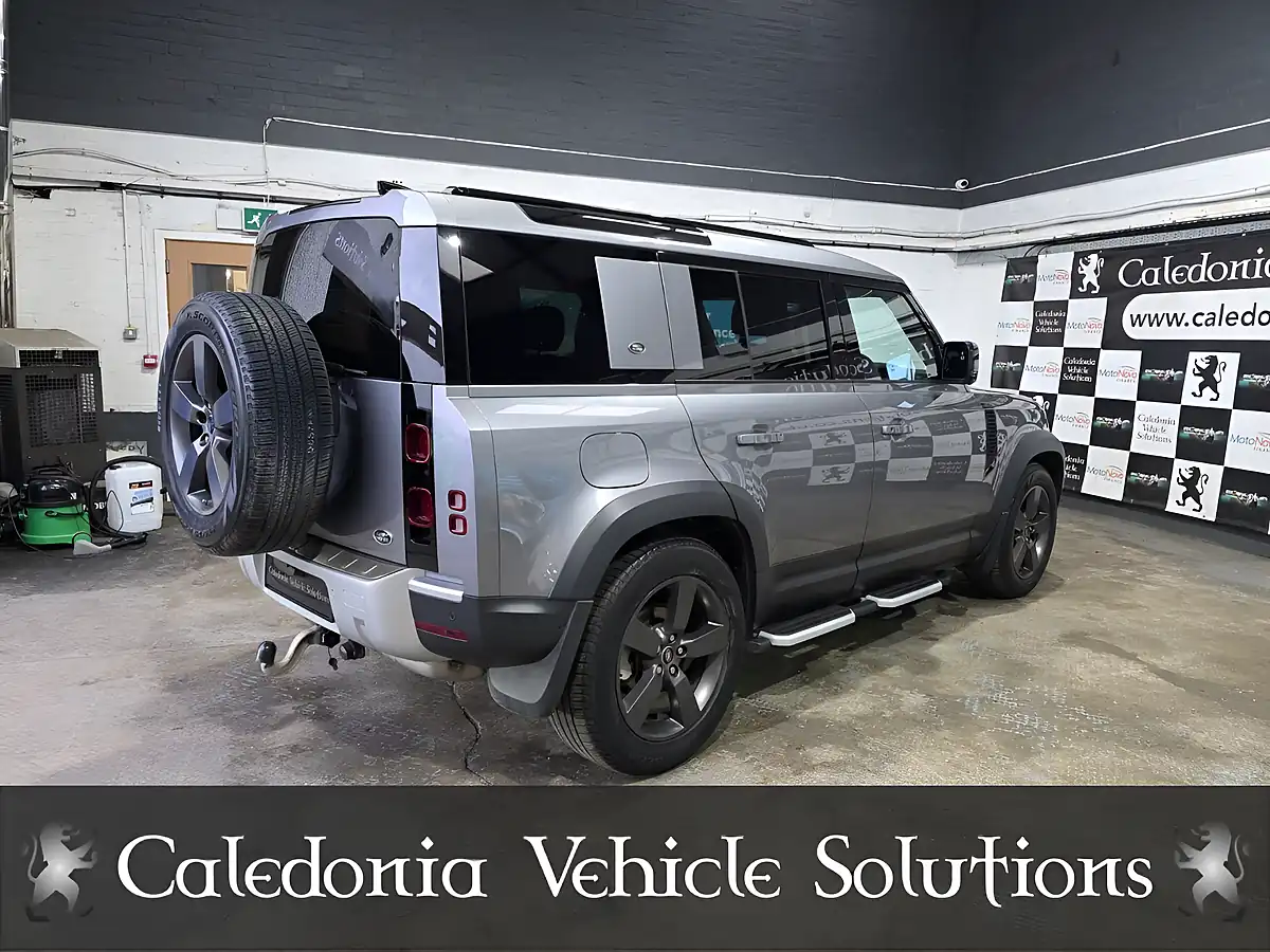 Used 2020 Land Rover Defender Se Grey - Interior and Exterior details 4