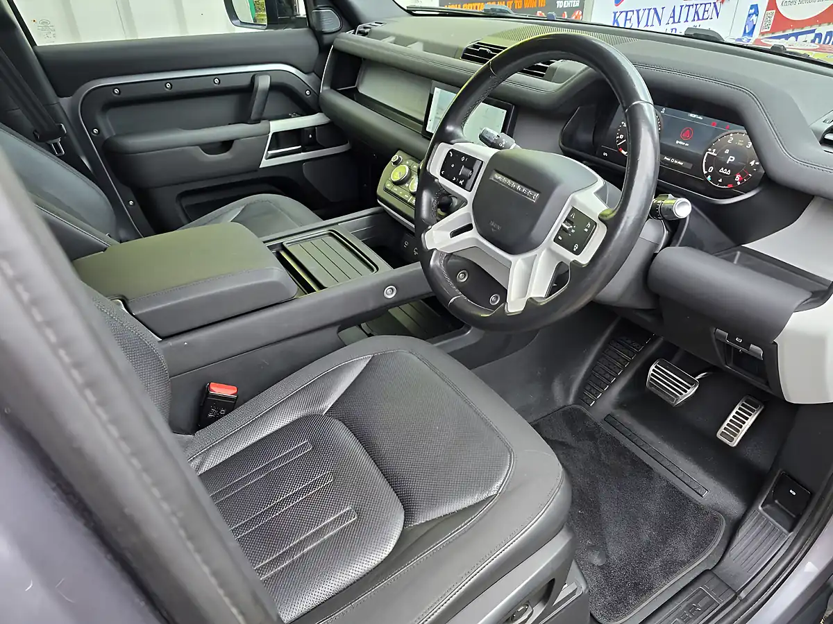 Used 2020 Land Rover Defender Se Grey - Interior and Exterior details 5
