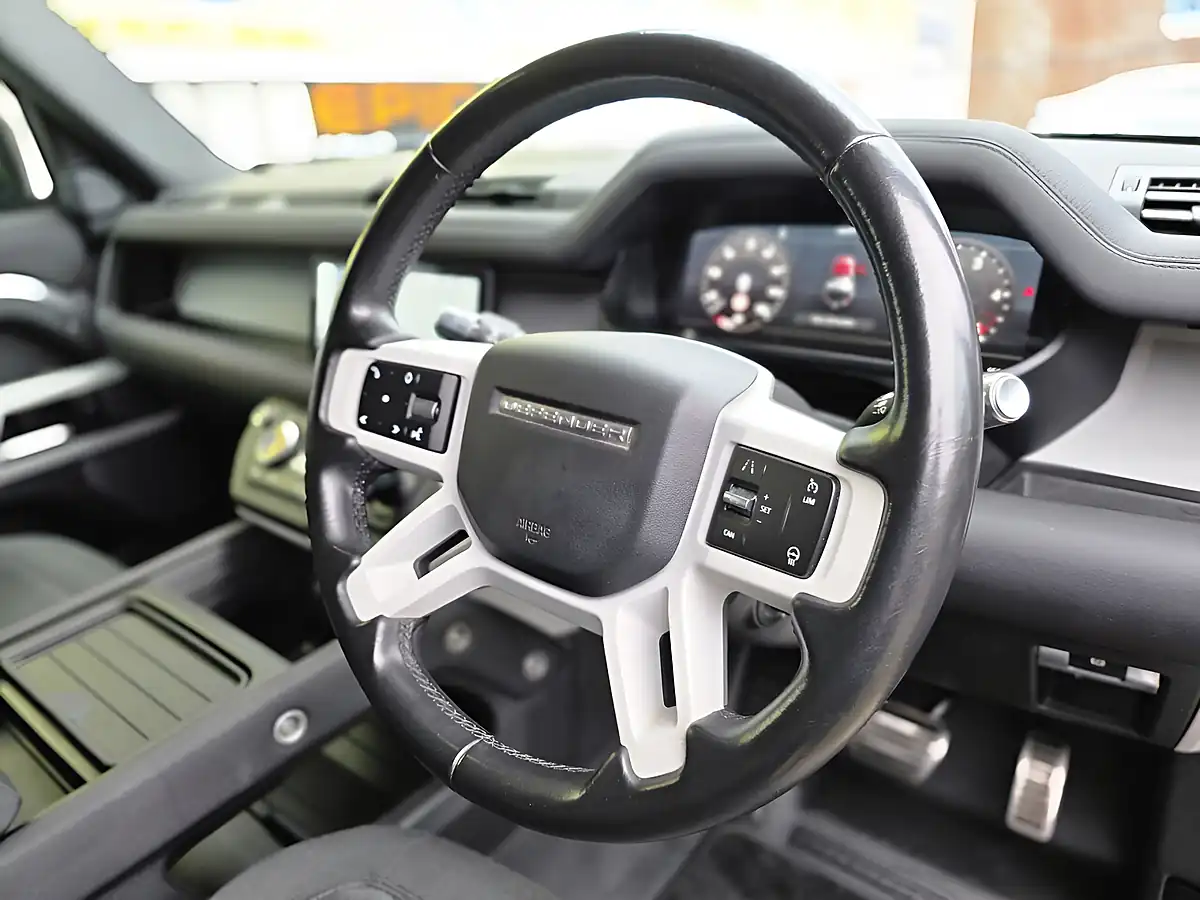 Used 2020 Land Rover Defender Se Grey - Interior and Exterior details 9