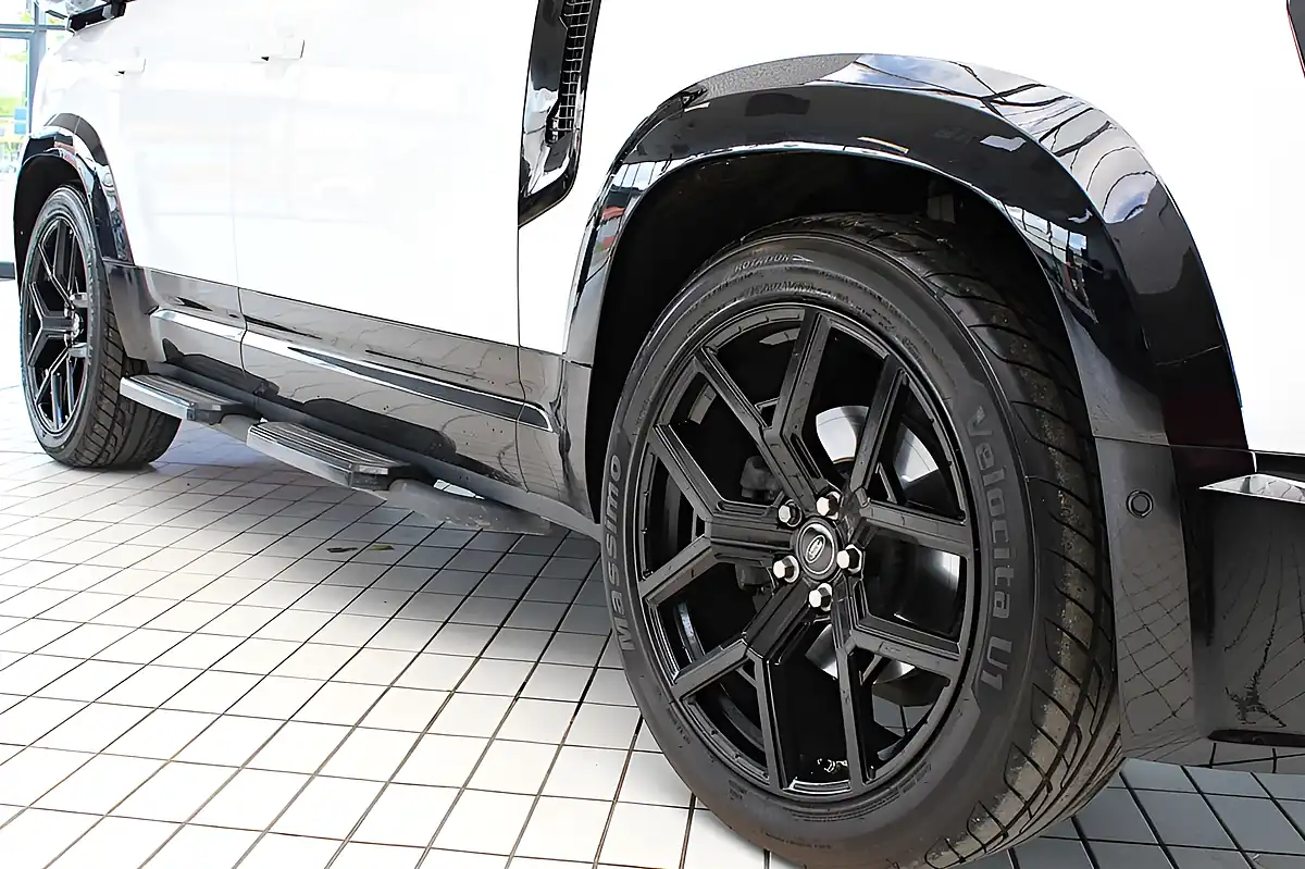 Used 2020 Land Rover Defender Se White - Interior and Exterior details 10