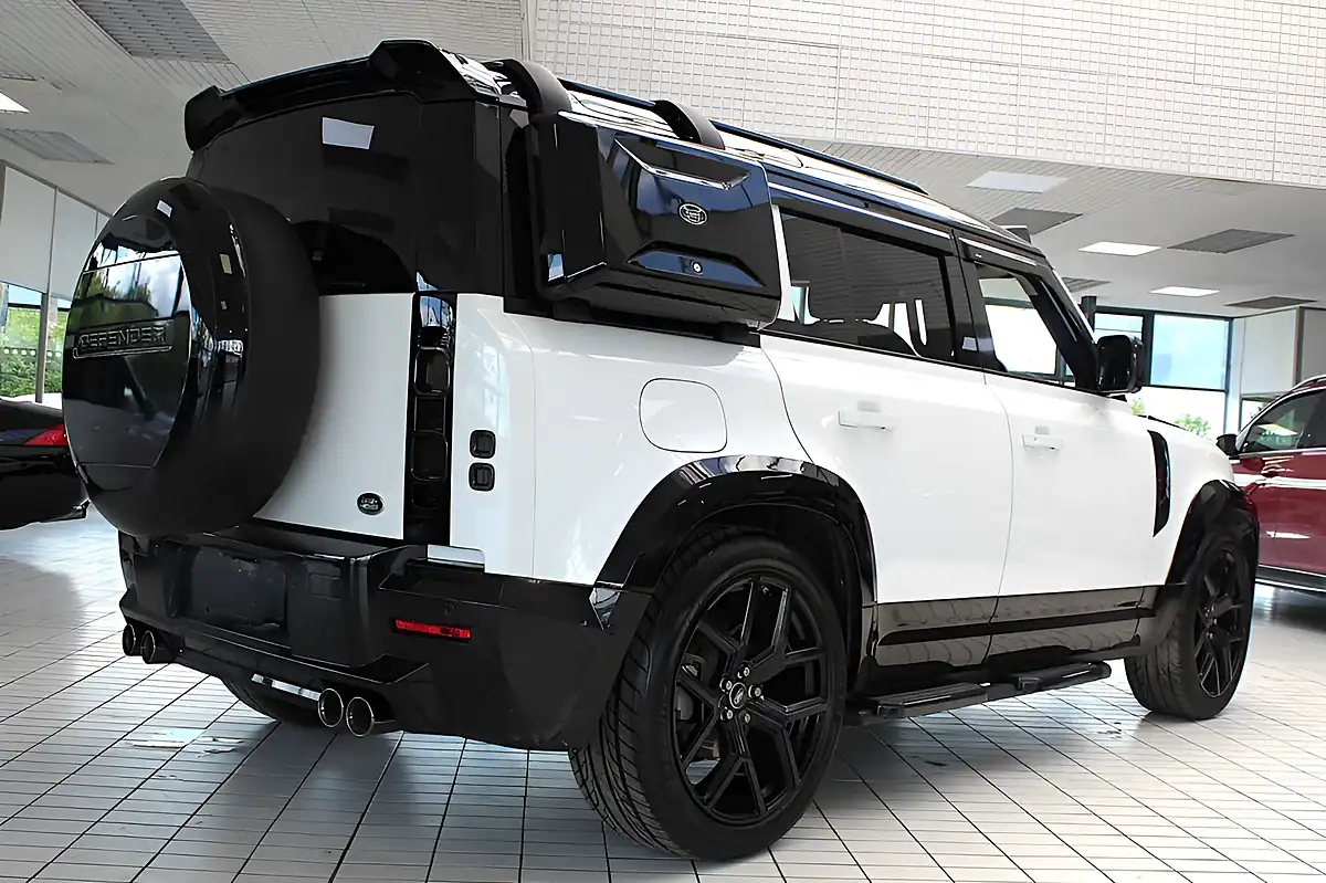 Used 2020 Land Rover Defender Se White - Interior and Exterior details 13