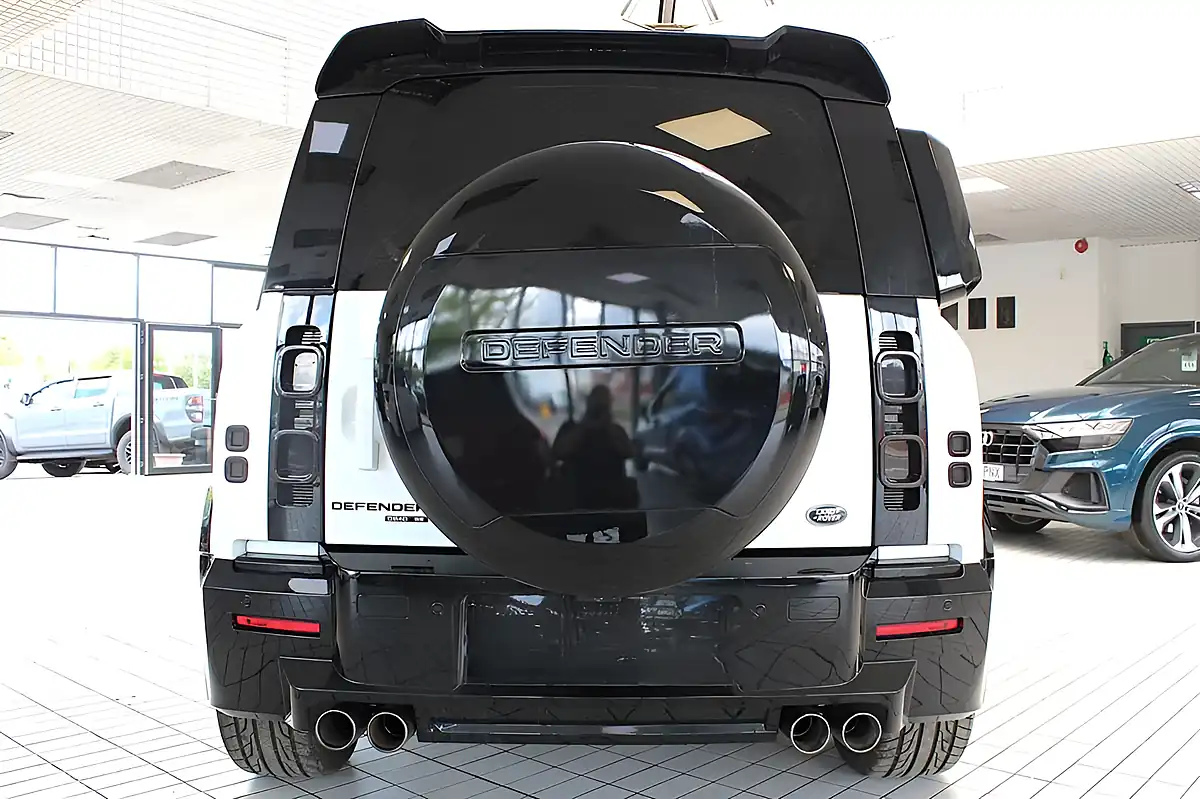 Used 2020 Land Rover Defender Se White - Interior and Exterior details 17