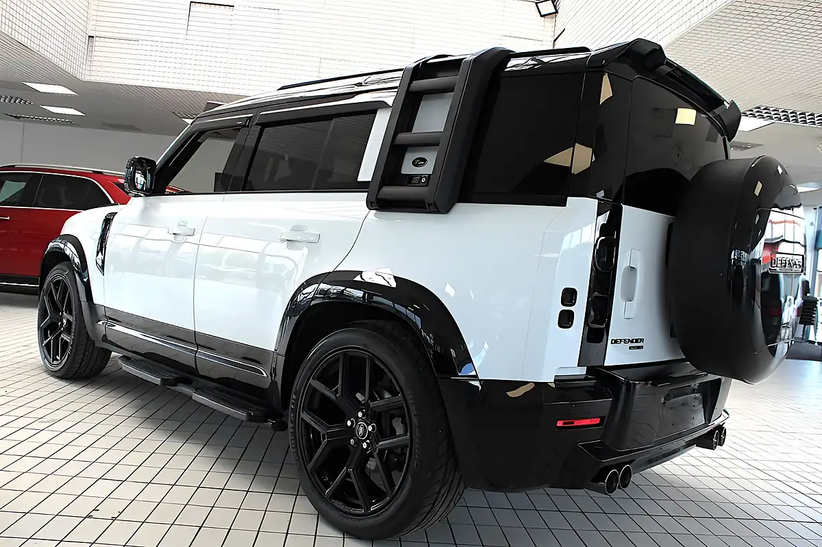 Used 2020 Land Rover Defender Se White - Interior and Exterior details 18
