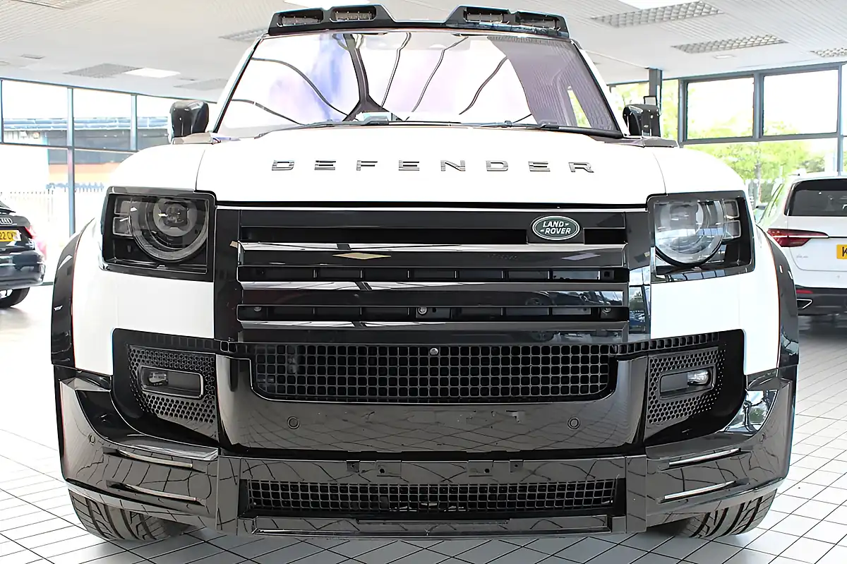 Used 2020 Land Rover Defender Se White - Interior and Exterior details 8