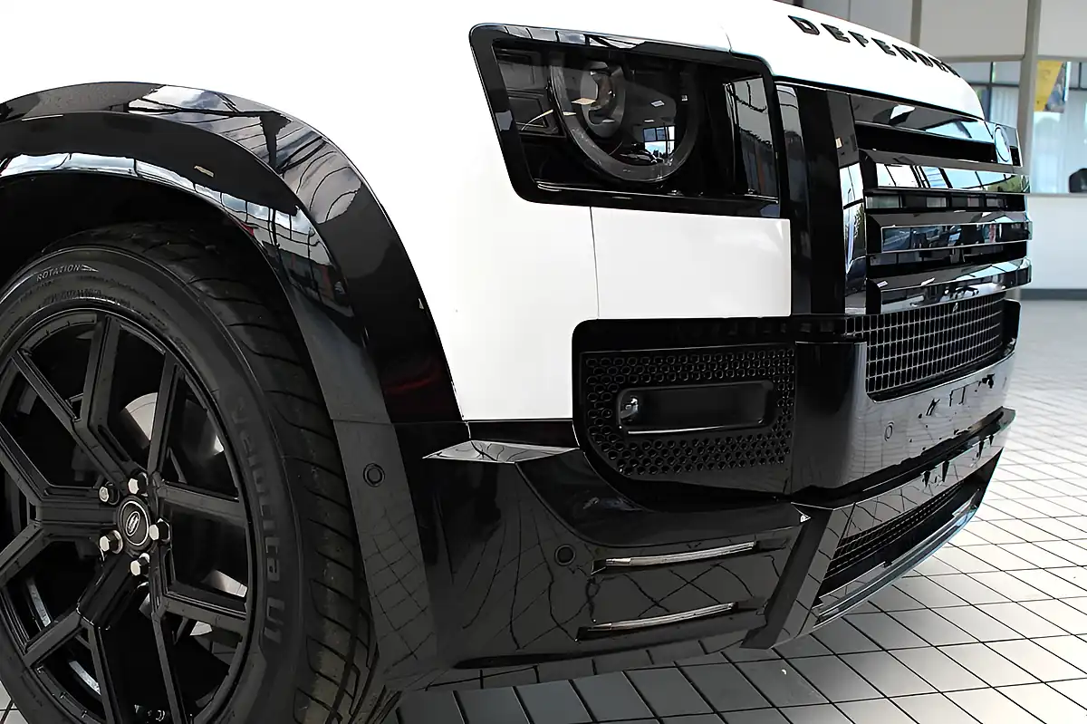 Used 2020 Land Rover Defender Se White - Interior and Exterior details 9