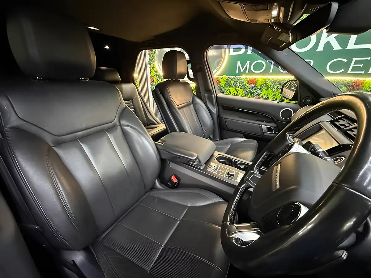 Used 2020 Land Rover Discovery Commercial Se Grey - Interior and Exterior details 14