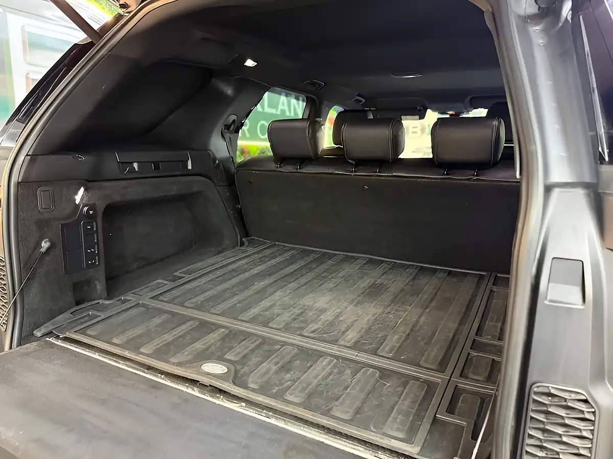 Used 2020 Land Rover Discovery Commercial Se Grey - Interior and Exterior details 19