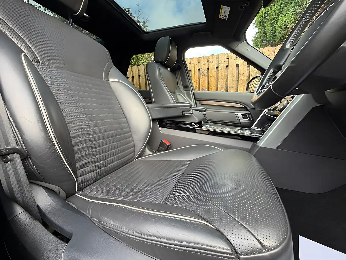 Used 2020 Land Rover Discovery Hse Black - Interior and Exterior details 14