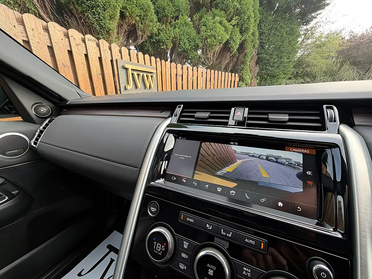 Used 2020 Land Rover Discovery Hse Black - Interior and Exterior details 16