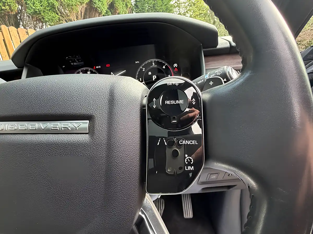 Used 2020 Land Rover Discovery Hse Black - Interior and Exterior details 17