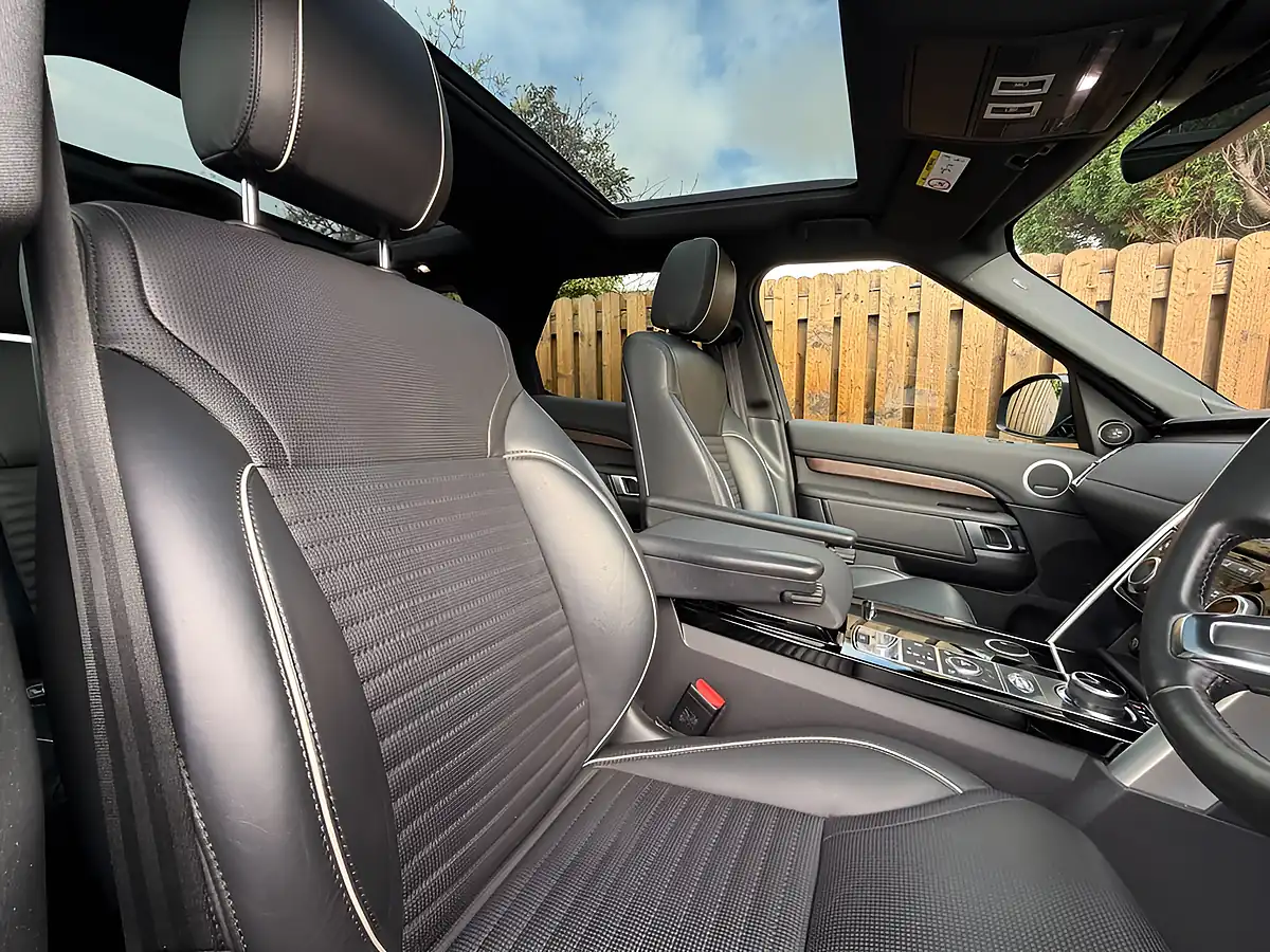 Used 2020 Land Rover Discovery Hse Black - Interior and Exterior details 5