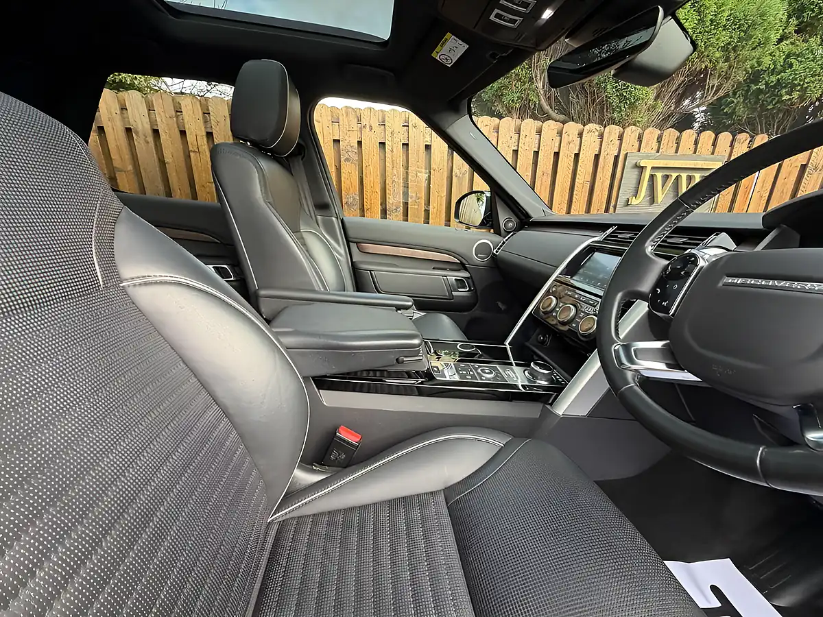 Used 2020 Land Rover Discovery Hse Black - Interior and Exterior details 6