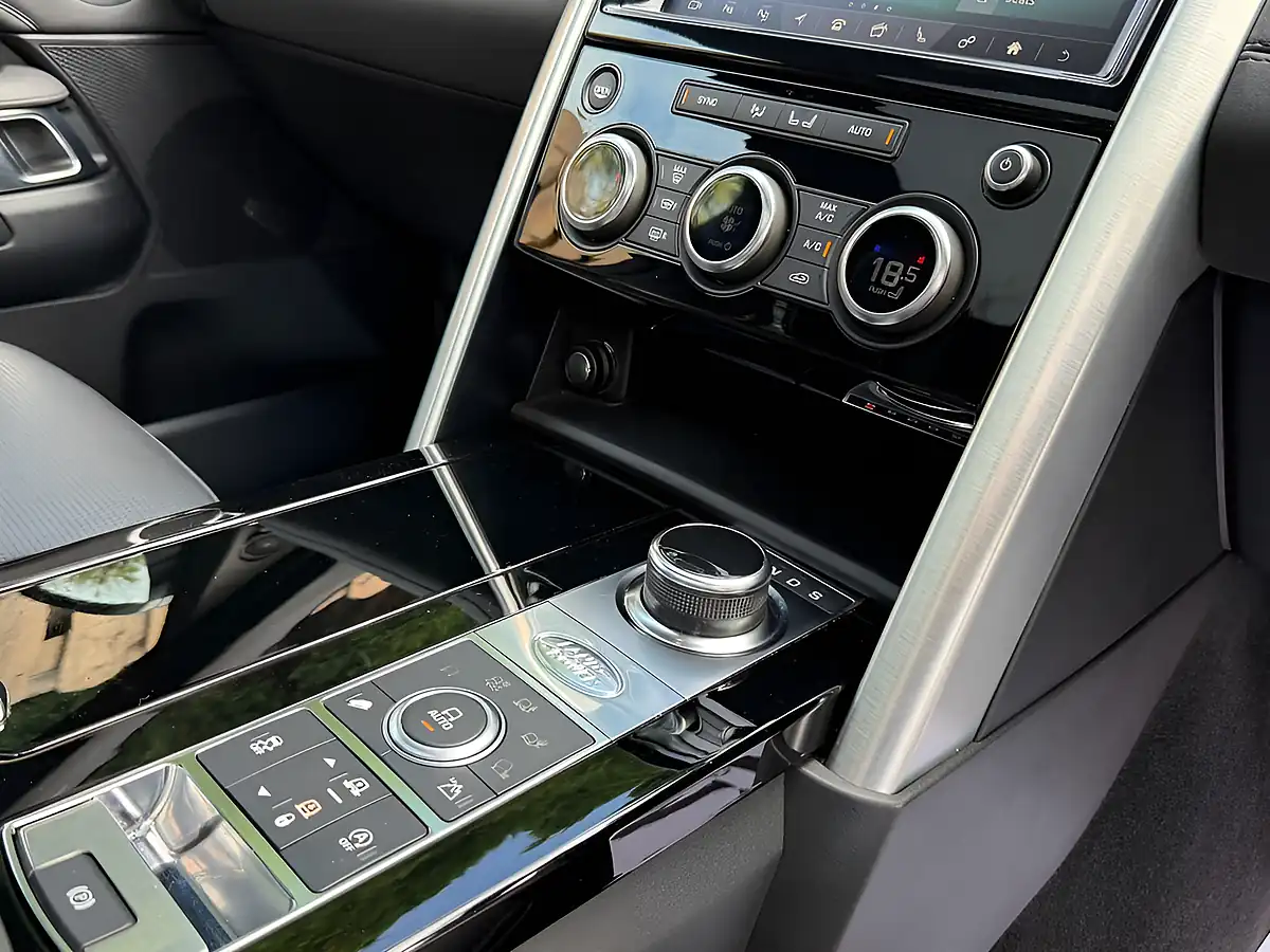 Used 2020 Land Rover Discovery Hse Black - Interior and Exterior details 7