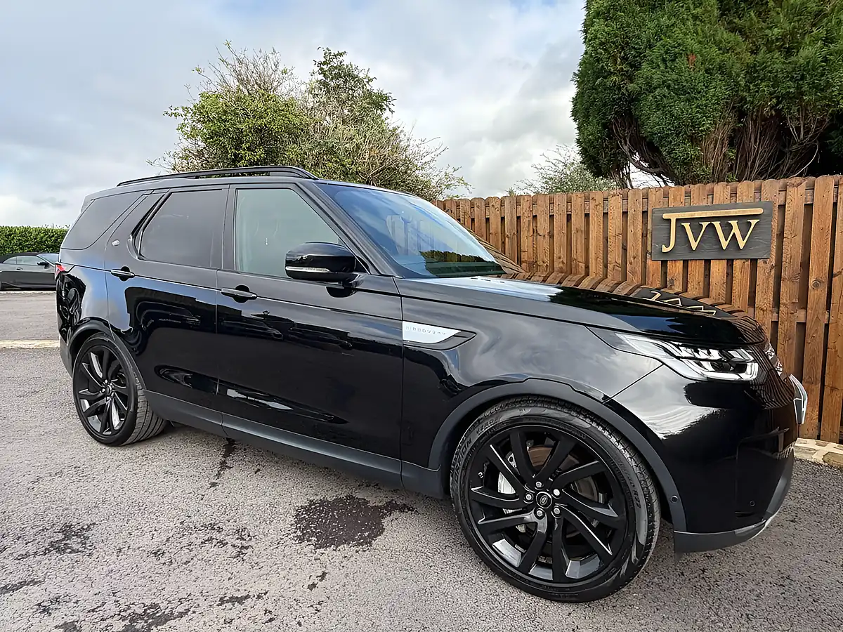 Used 2020 Land Rover Discovery Hse Black - Interior and Exterior details 9