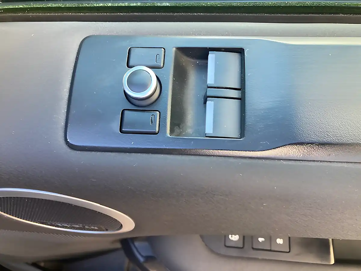 Used 2020 Land Rover Discovery Hse Commercial Black - Interior and Exterior details 10