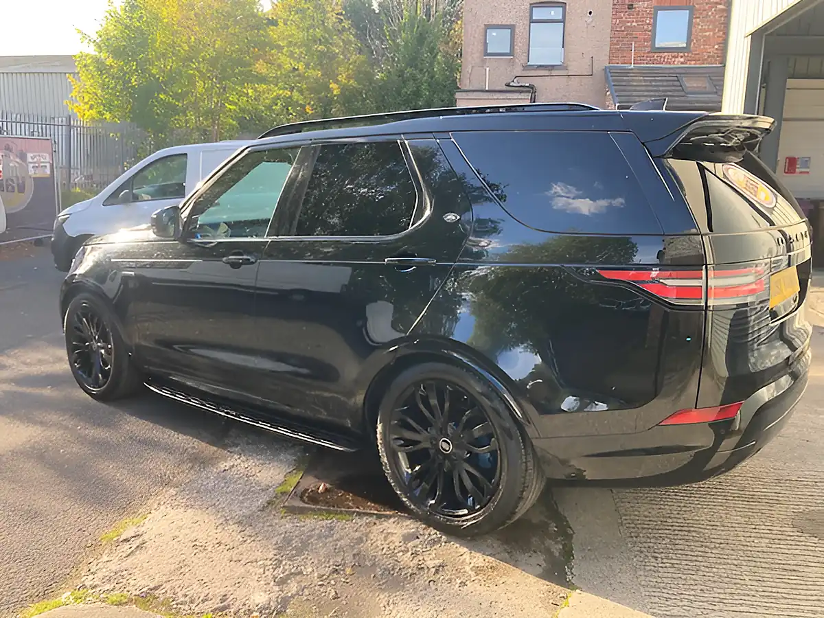 Used 2020 Land Rover Discovery Hse Commercial Black - Interior and Exterior details 4