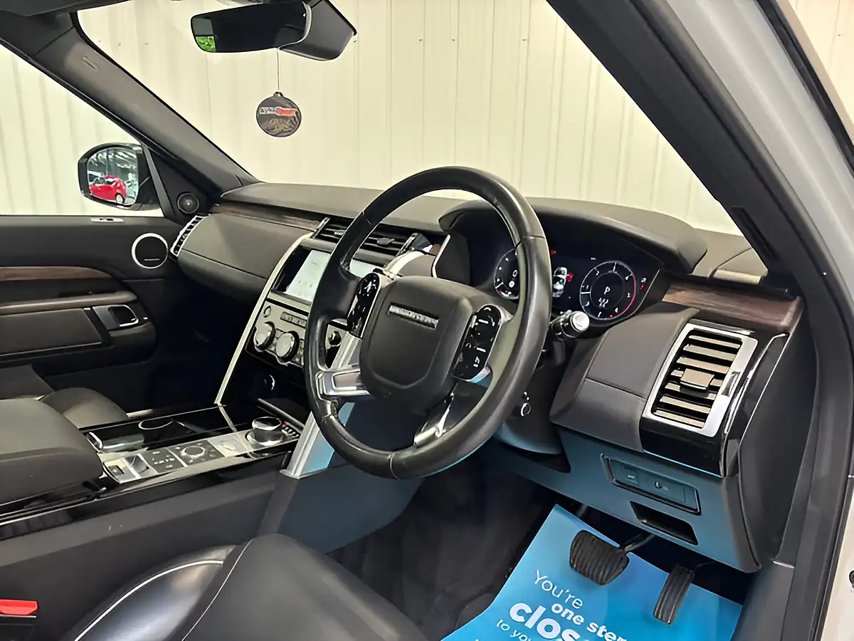Used 2020 Land Rover Discovery Hse Fuji White - Interior and Exterior details 10