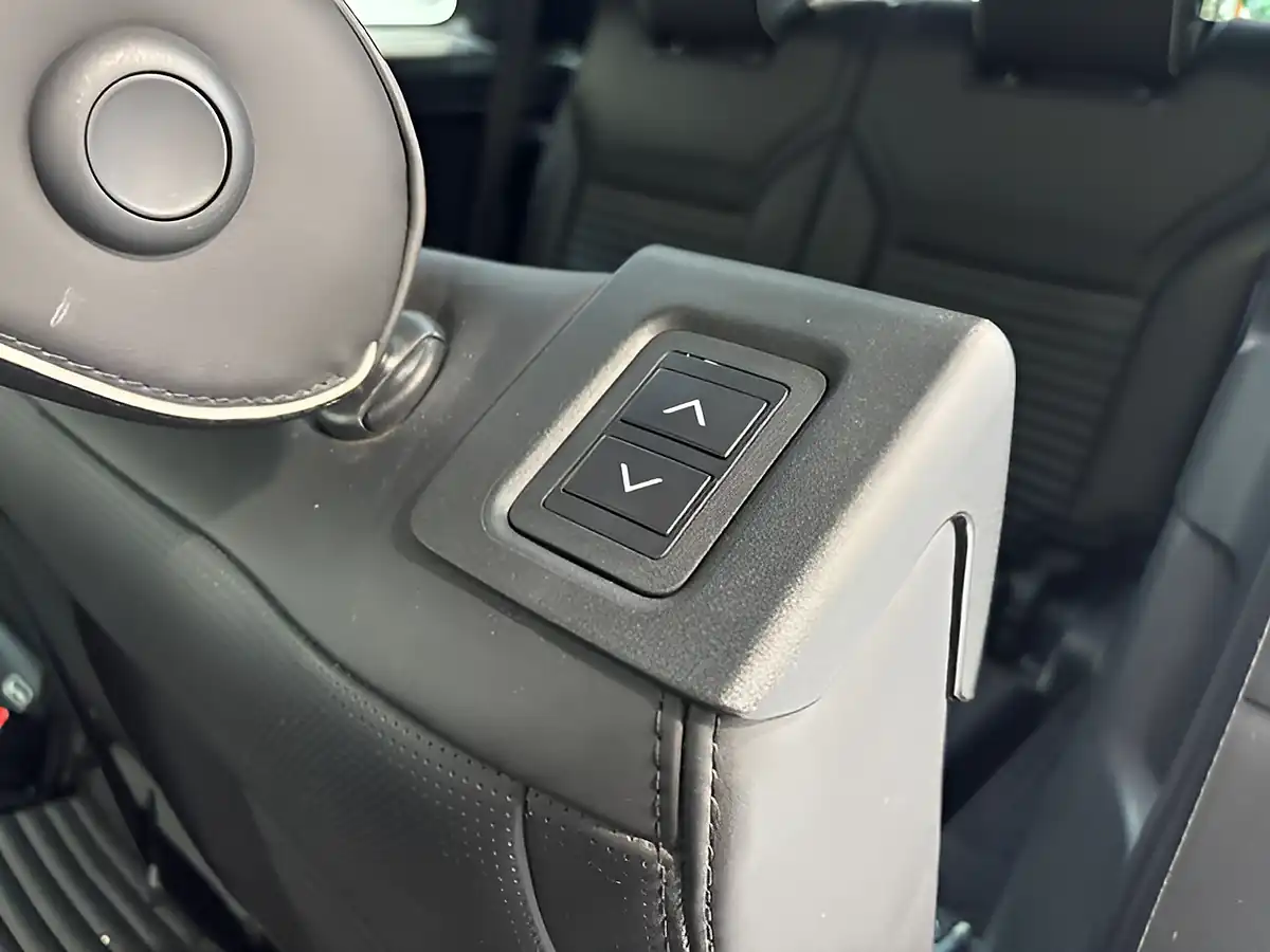 Used 2020 Land Rover Discovery Hse Fuji White - Interior and Exterior details 16