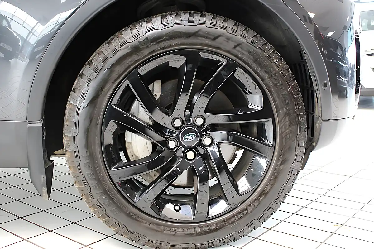 Used 2020 Land Rover Discovery Hse Grey - Interior and Exterior details 12