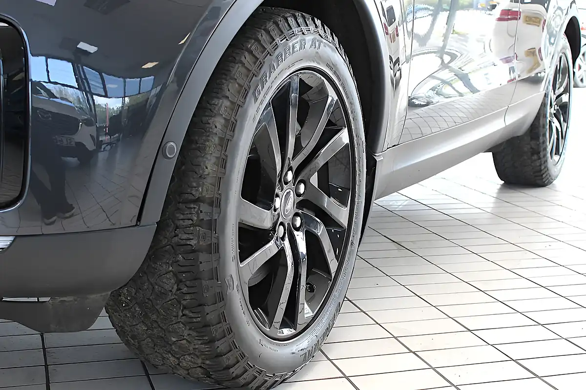 Used 2020 Land Rover Discovery Hse Grey - Interior and Exterior details 6