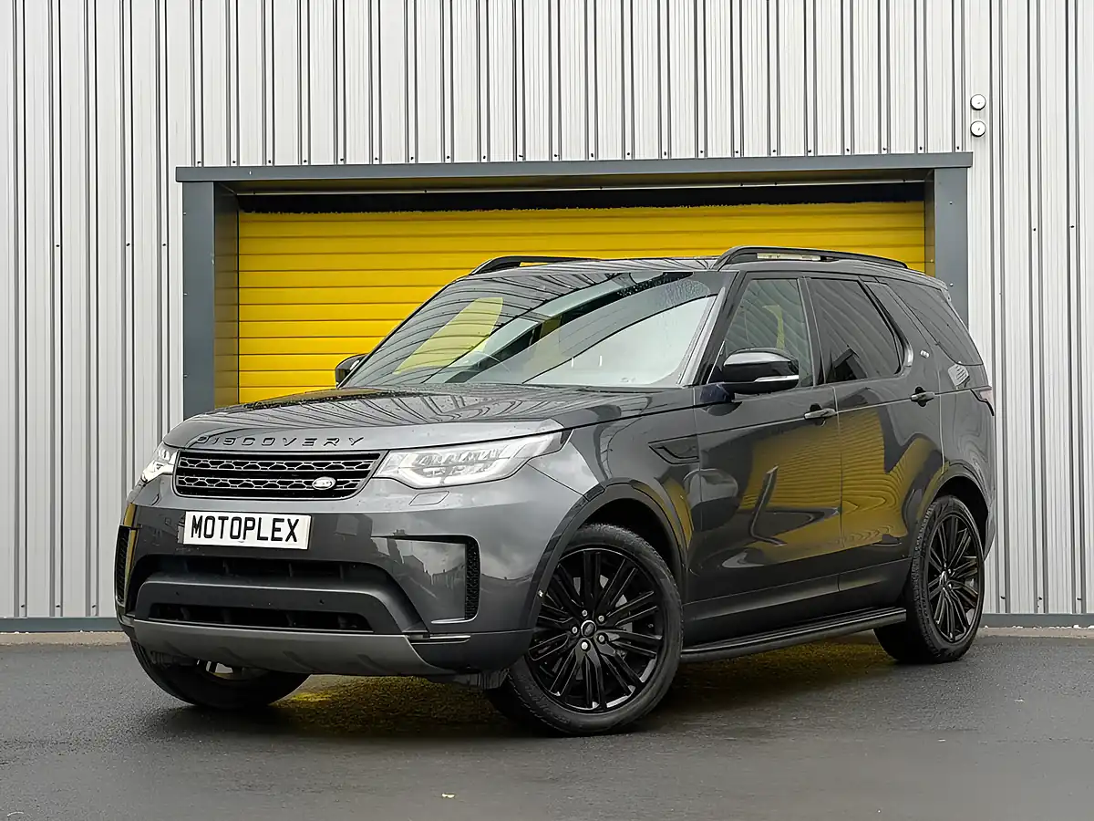 Used 2020 Land Rover Discovery Hse Grey - Front View