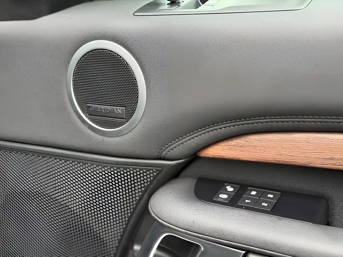 Used 2020 Land Rover Discovery Hse Grey - Interior and Exterior details 14