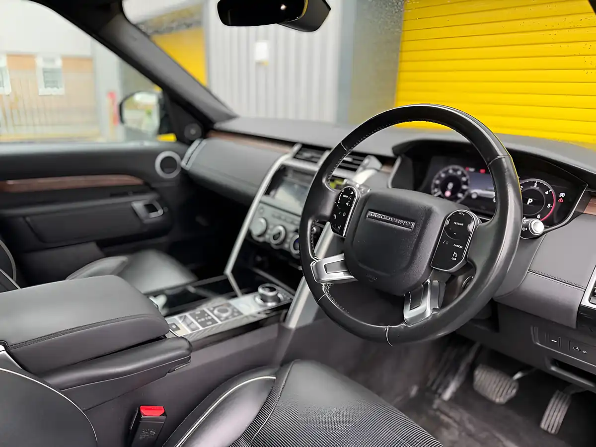 Used 2020 Land Rover Discovery Hse Grey - Interior and Exterior details 15