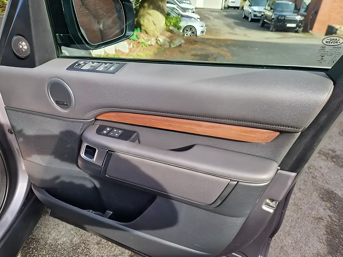 Used 2020 Land Rover Discovery Hse Grey - Interior and Exterior details 11