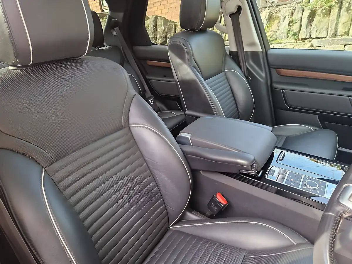 Used 2020 Land Rover Discovery Hse Grey - Interior and Exterior details 15