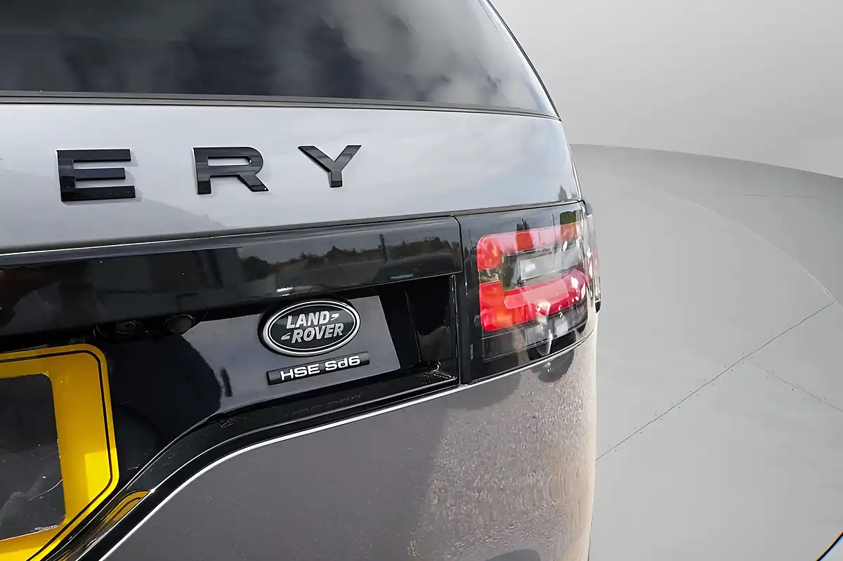 Used 2020 Land Rover Discovery Hse Luxury Grey - Interior and Exterior details 10