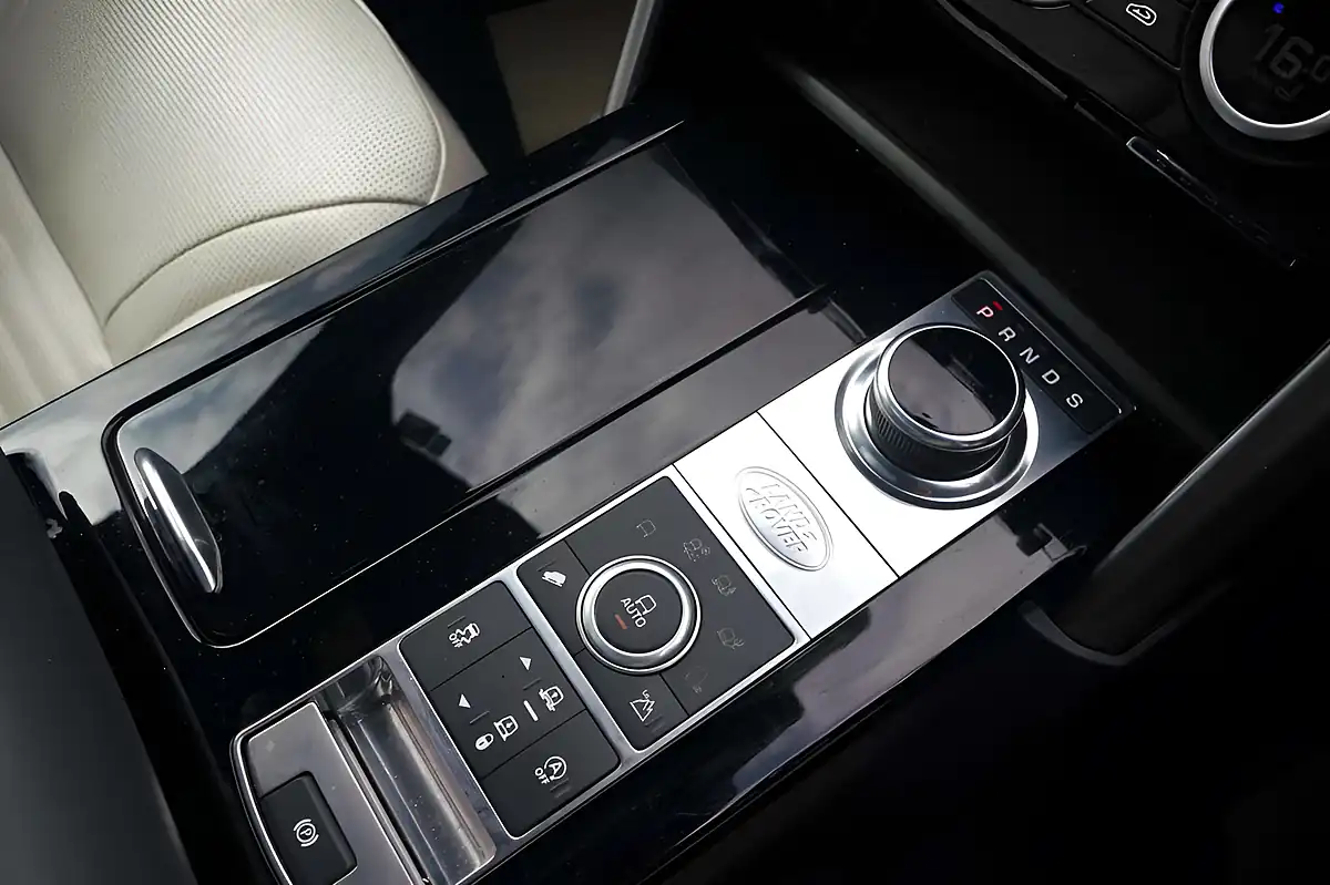 Used 2020 Land Rover Discovery Hse Luxury Grey - Interior and Exterior details 15