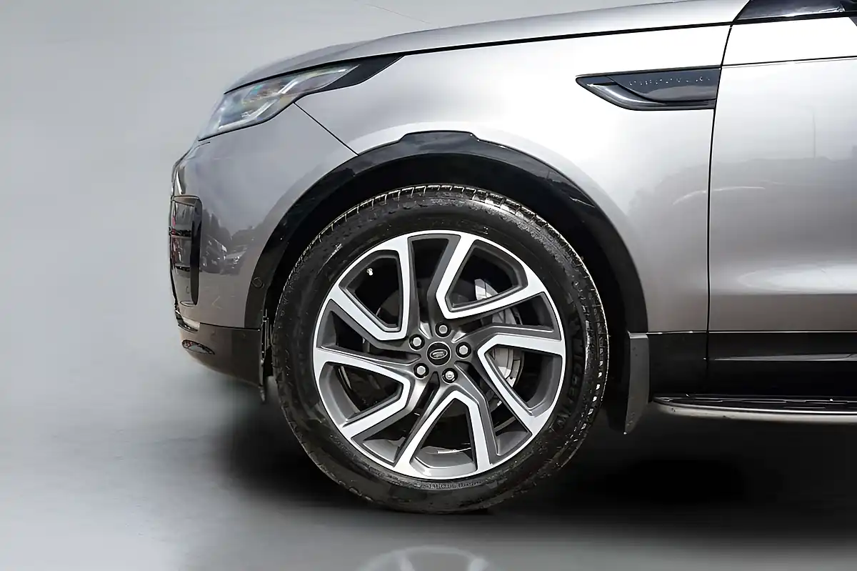 Used 2020 Land Rover Discovery Hse Luxury Grey - Interior and Exterior details 9