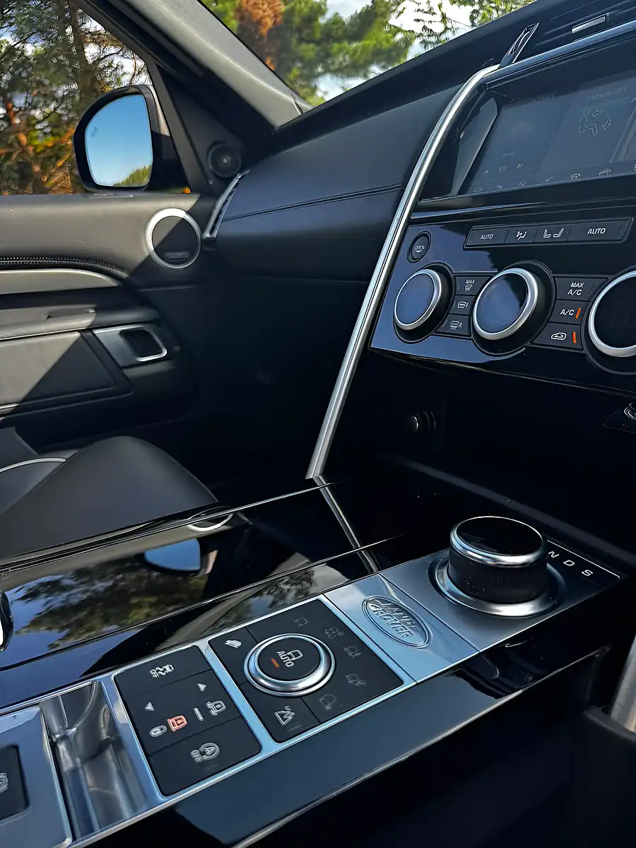 Used 2020 Land Rover Discovery Hse Luxury Silver - Interior and Exterior details 13