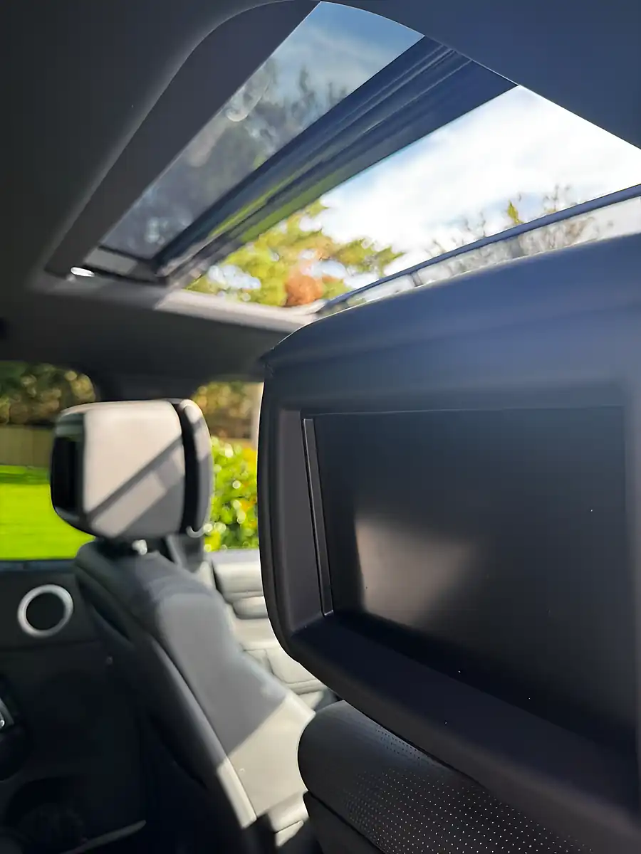 Used 2020 Land Rover Discovery Hse Luxury Silver - Interior and Exterior details 16