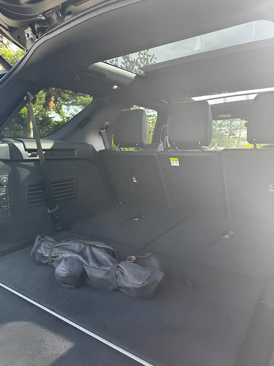 Used 2020 Land Rover Discovery Hse Luxury Silver - Interior and Exterior details 17