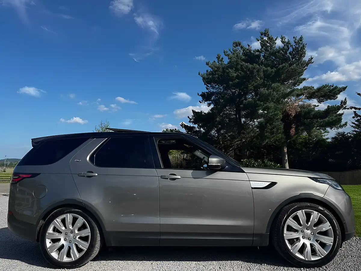 Used 2020 Land Rover Discovery Hse Luxury Silver - Interior and Exterior details 4