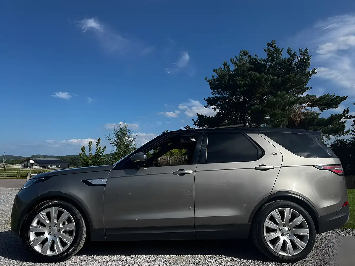 Used 2020 Land Rover Discovery Hse Luxury Silver - Interior and Exterior details 6