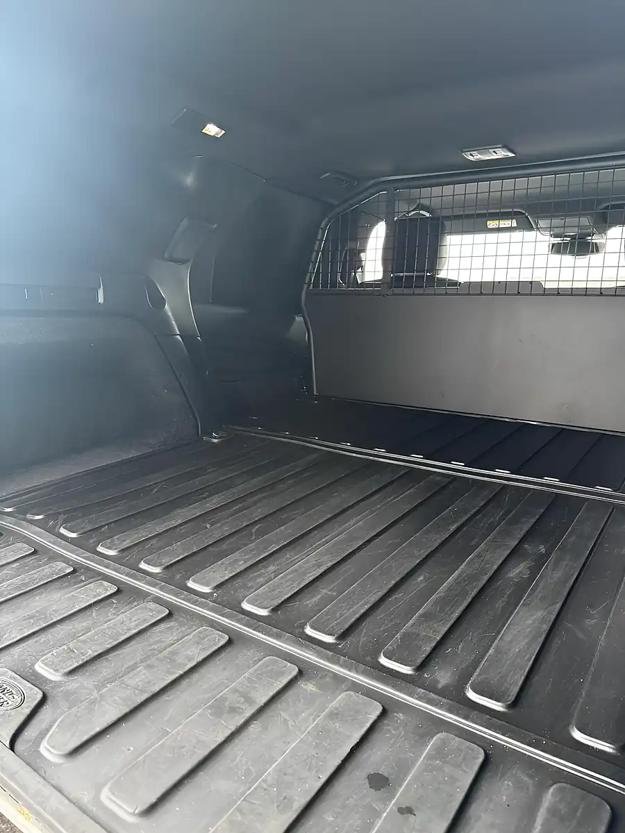 Used 2020 Land Rover Discovery Hse Namib Orange - Interior and Exterior details 13