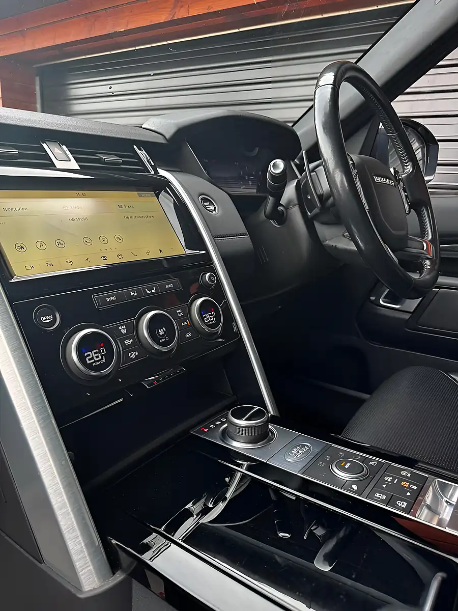 Used 2020 Land Rover Discovery Hse Namib Orange - Interior and Exterior details 7