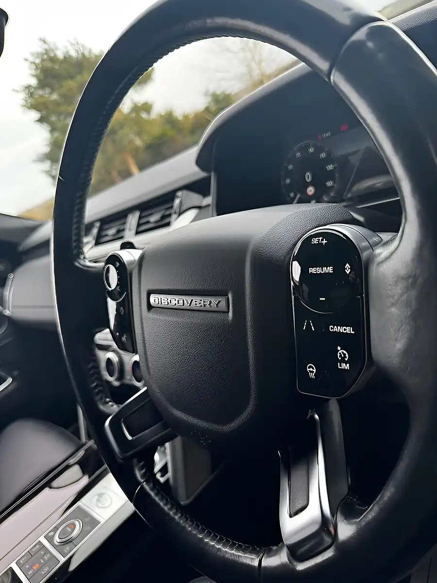 Used 2020 Land Rover Discovery Hse Namib Orange - Interior and Exterior details 9