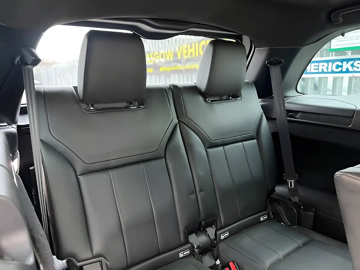 Used 2020 Land Rover Discovery Hse White - Interior and Exterior details 11